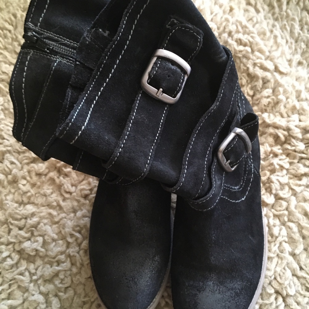 Roan Black Suede Ankle Booties Women’s Size 6
